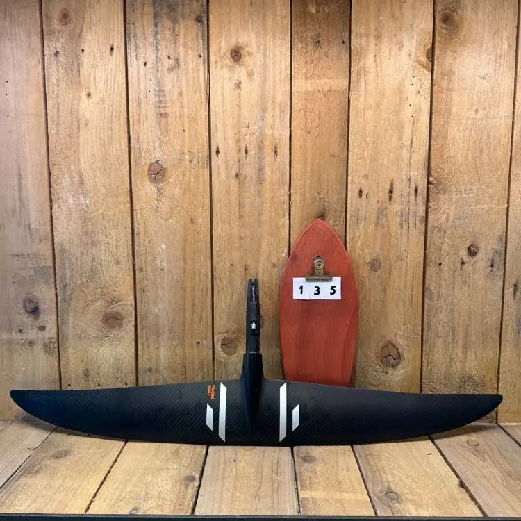 135. Slingshot Flow 800 frontwing