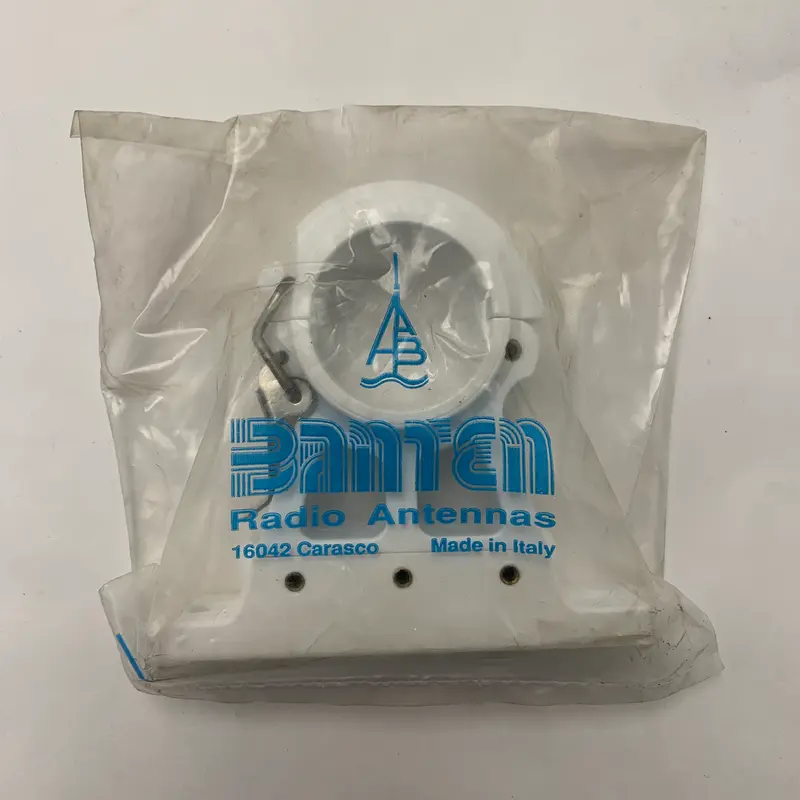 Banten 072461 mounting bracket for antennas with secure fastening