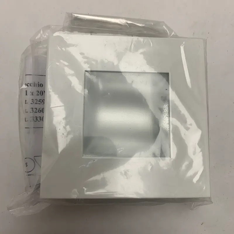BCM 3259/00.A white lacquer spotlight contemporary design