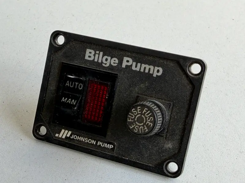 Bilge Pump Johnson Pump paneel
