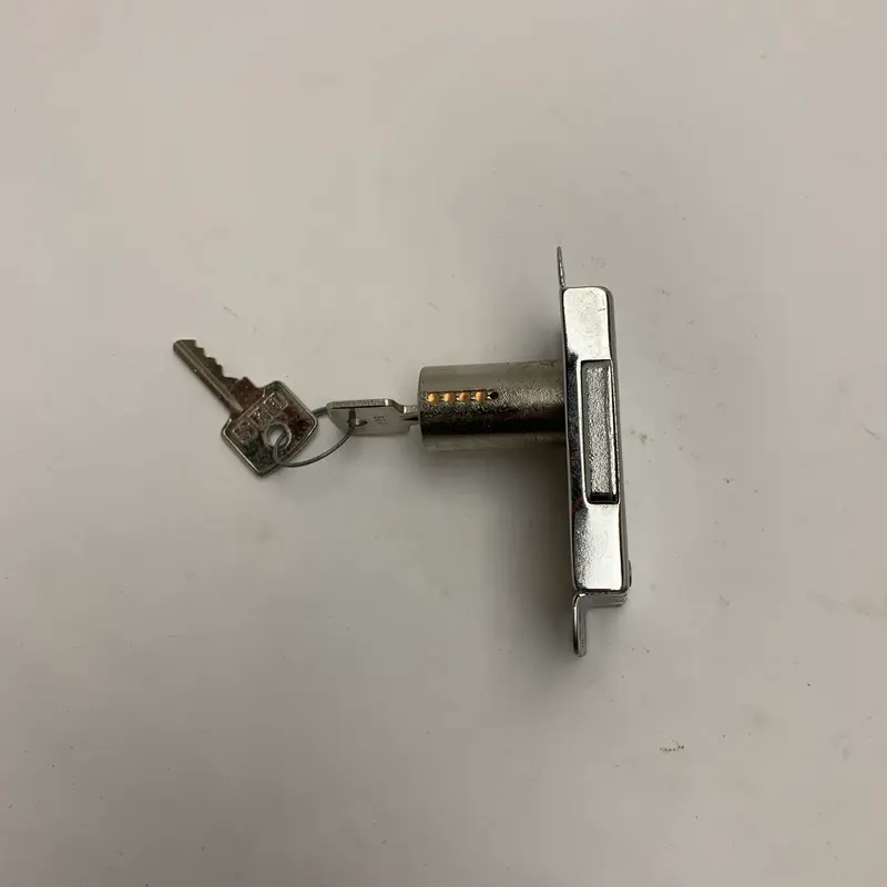 Yale O.C. 1827 lock external design with key access